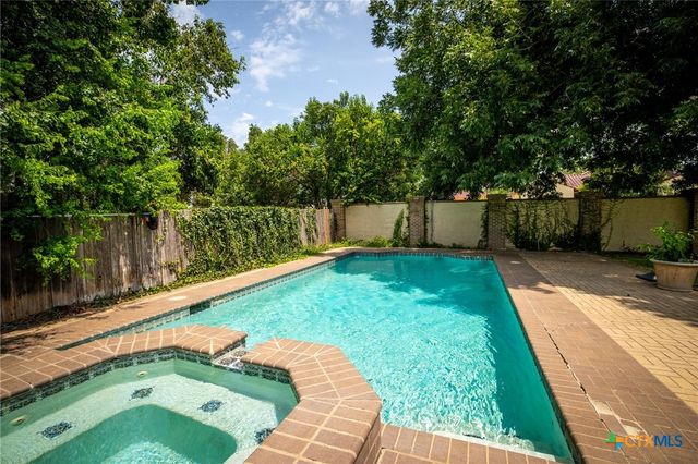 390 S Guenther Avenue, New Braunfels, TX 78130