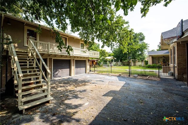 390 S Guenther Avenue, New Braunfels, TX 78130