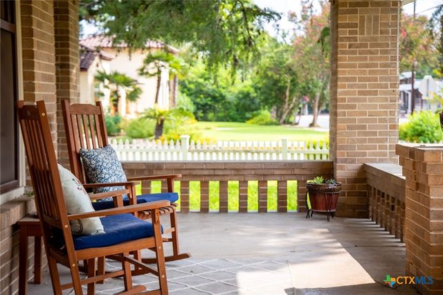 390 S Guenther Avenue, New Braunfels, TX 78130