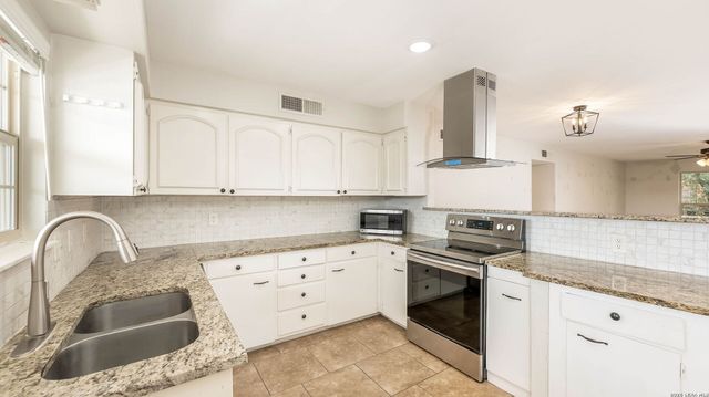 7500 Callaghan Rd Apt 232, San Antonio, TX 78229