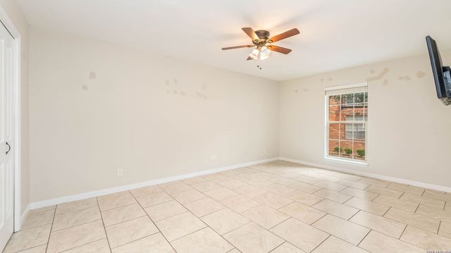 7500 Callaghan Rd Apt 232, San Antonio, TX 78229