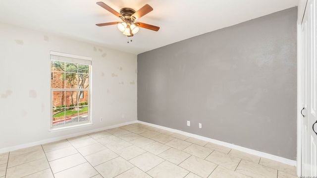 7500 Callaghan Rd Apt 232, San Antonio, TX 78229
