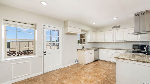7500 Callaghan Rd Apt 232, San Antonio, TX 78229