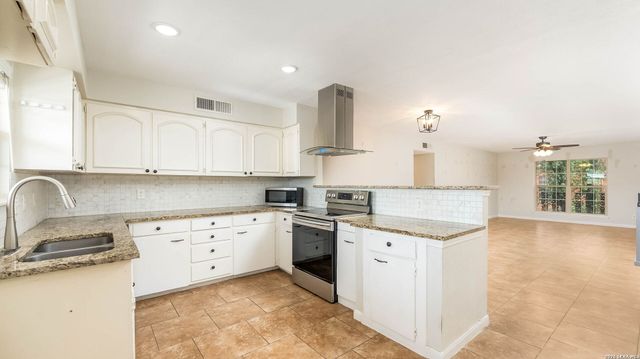 7500 Callaghan Rd Apt 232, San Antonio, TX 78229