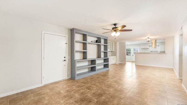 7500 Callaghan Rd Apt 232, San Antonio, TX 78229
