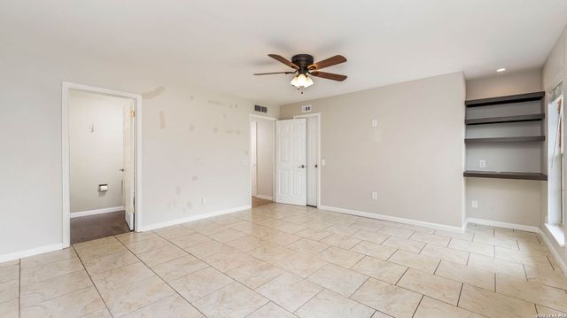 7500 Callaghan Rd Apt 232, San Antonio, TX 78229