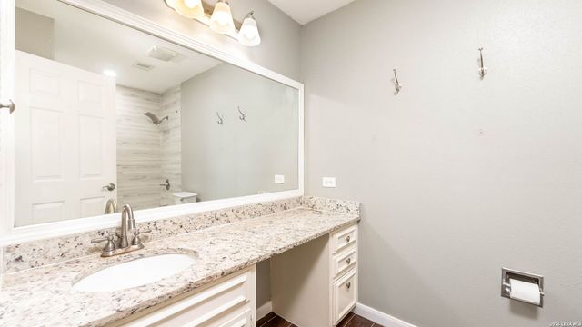 7500 Callaghan Rd Apt 232, San Antonio, TX 78229