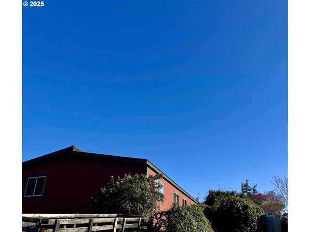 16391 HIGHWAY 101 48, Brookings, OR 97415