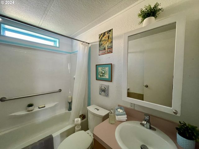 16391 HIGHWAY 101 48, Brookings, OR 97415
