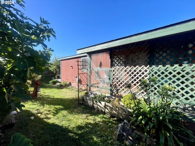 16391 HIGHWAY 101 48, Brookings, OR 97415