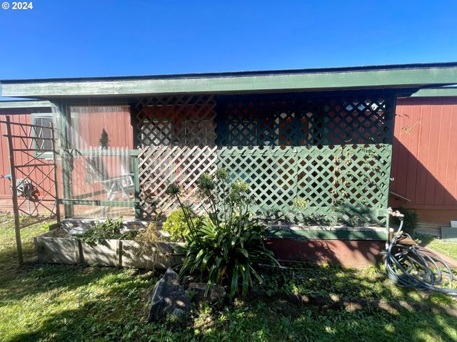 16391 HIGHWAY 101 48, Brookings, OR 97415