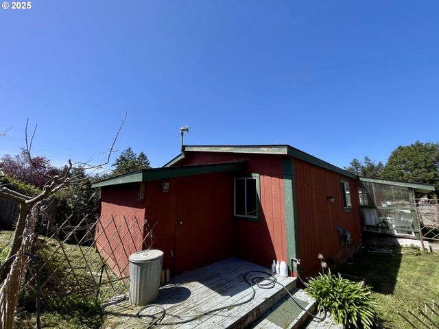 16391 HIGHWAY 101 48, Brookings, OR 97415