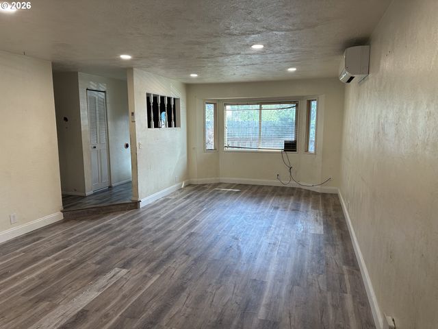 1435 5TH St, Springfield, OR 97477