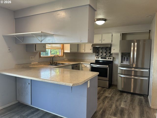 1435 5TH St, Springfield, OR 97477