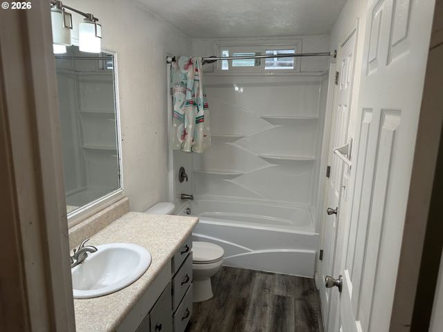 1435 5TH St, Springfield, OR 97477