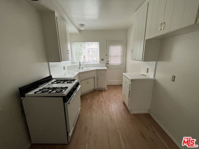 200 E Dryden Street, Glendale, CA 91207