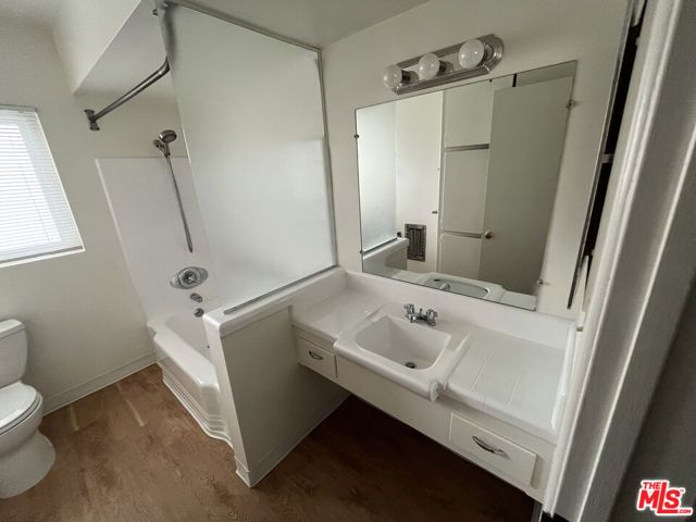 200 E Dryden Street, Glendale, CA 91207