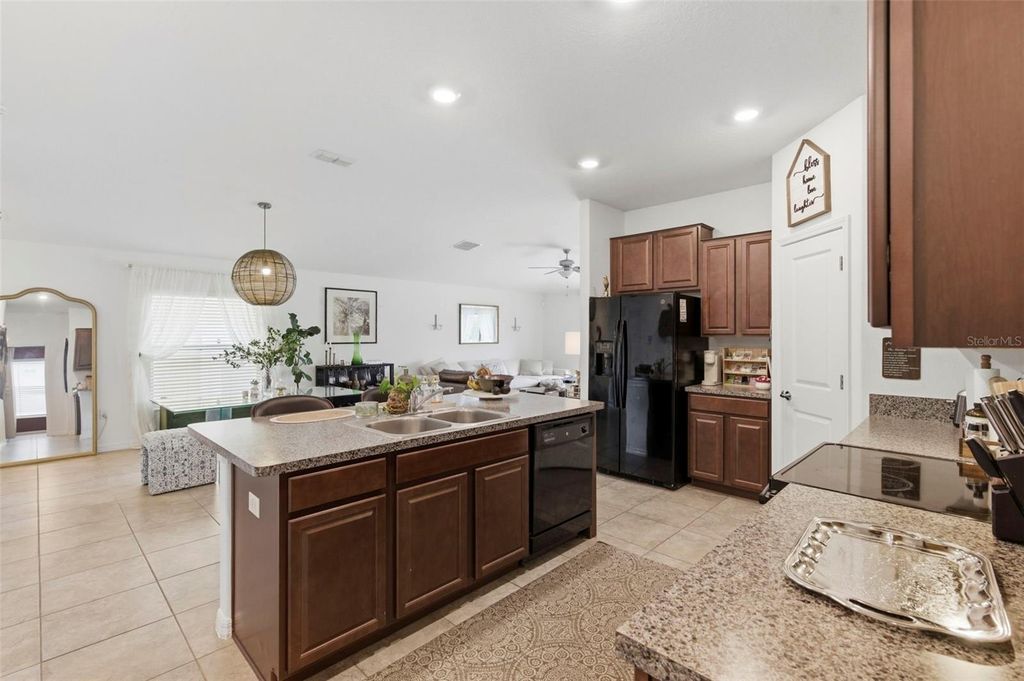 Image 11 of property listing at 12611 LEMON PEPPER DRIVE, Riverview, FL 33578