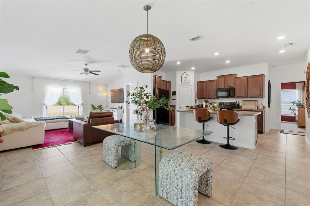 Image 5 of property listing at 12611 LEMON PEPPER DRIVE, Riverview, FL 33578