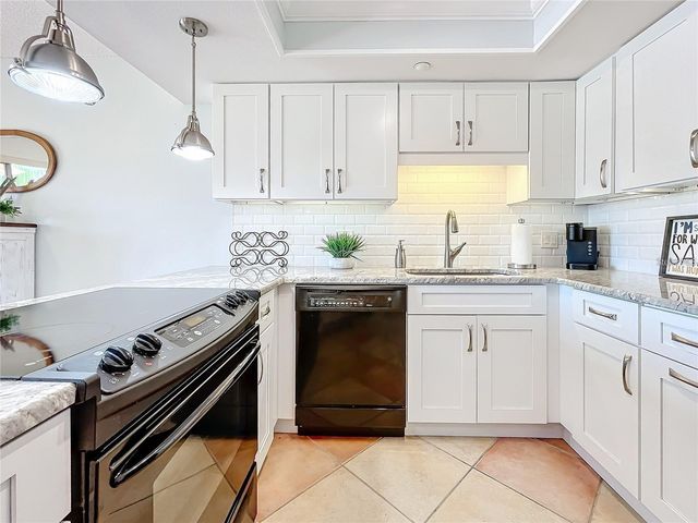 1750 HARBOR PLACE S 104, South Pasadena, FL 33707