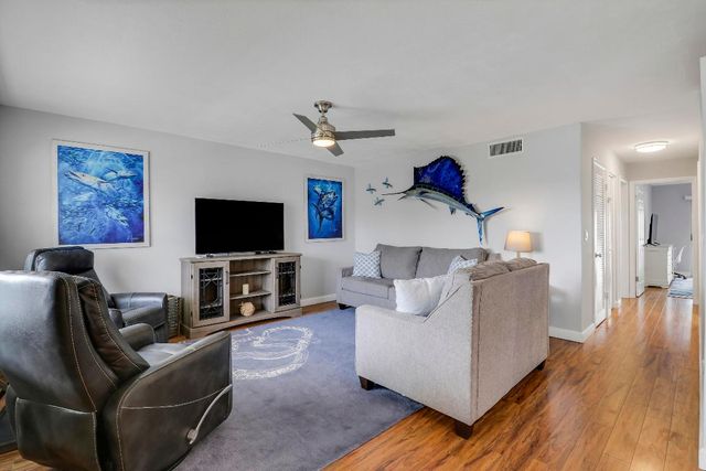 112 Yacht Club Drive 8, North Palm Beach, FL 33408