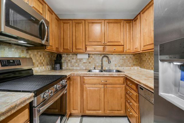 112 Yacht Club Drive 8, North Palm Beach, FL 33408