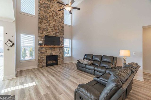 604 Redfish Way, Hoschton, GA 30548