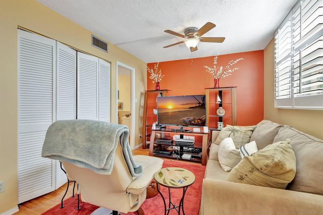 6461 NW 2nd Avenue 512, Boca Raton, FL 33487