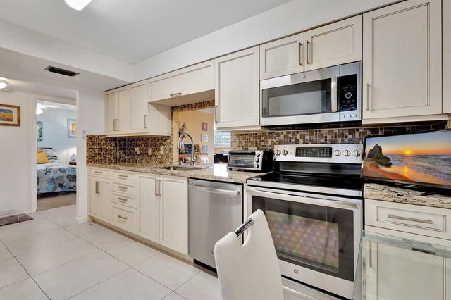 6461 NW 2nd Avenue 512, Boca Raton, FL 33487