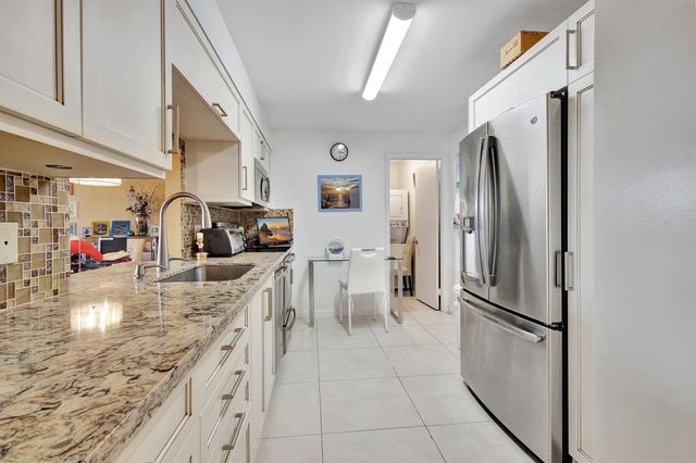6461 NW 2nd Avenue 512, Boca Raton, FL 33487