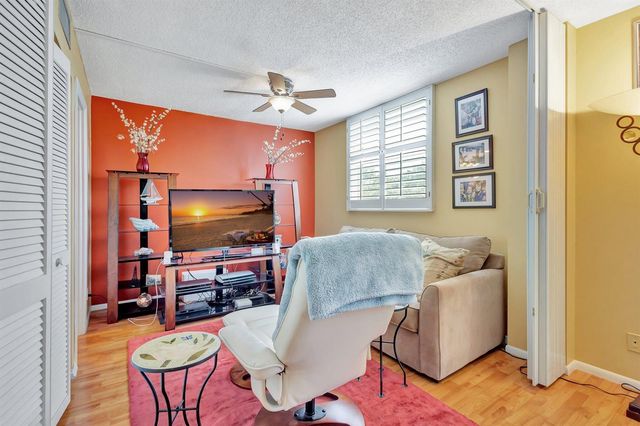 6461 NW 2nd Avenue 512, Boca Raton, FL 33487