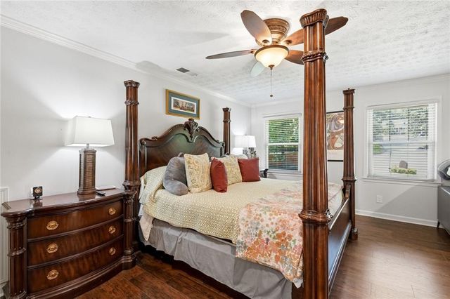 5027 Castlewood Drive SW, Lilburn, GA 30047