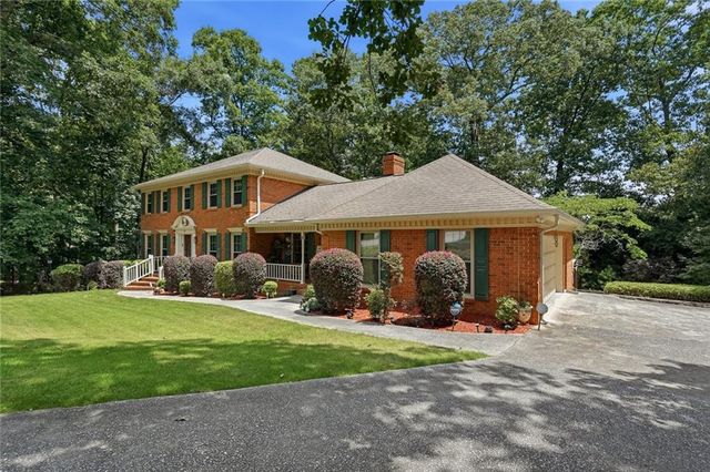 5027 Castlewood Drive SW, Lilburn, GA 30047