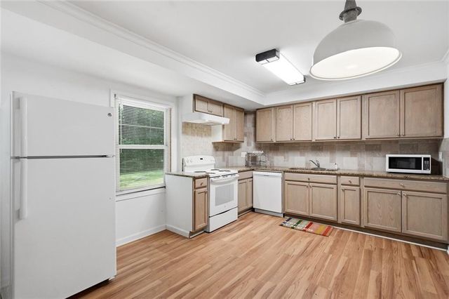5027 Castlewood Drive SW, Lilburn, GA 30047
