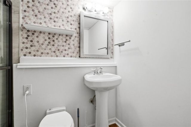 5027 Castlewood Drive SW, Lilburn, GA 30047