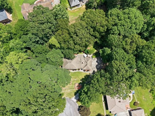 5027 Castlewood Drive SW, Lilburn, GA 30047