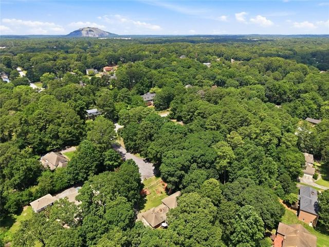 5027 Castlewood Drive SW, Lilburn, GA 30047