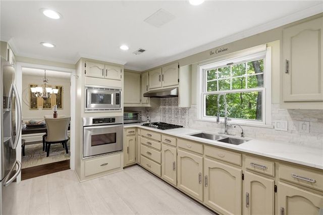 5027 Castlewood Drive SW, Lilburn, GA 30047