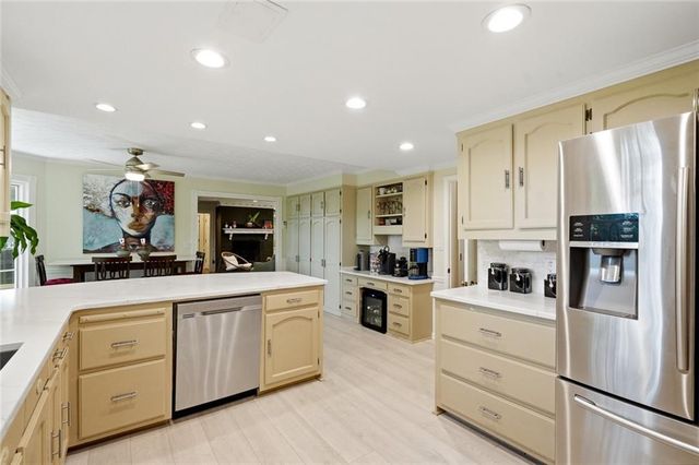 5027 Castlewood Drive SW, Lilburn, GA 30047