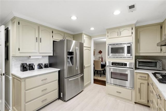5027 Castlewood Drive SW, Lilburn, GA 30047