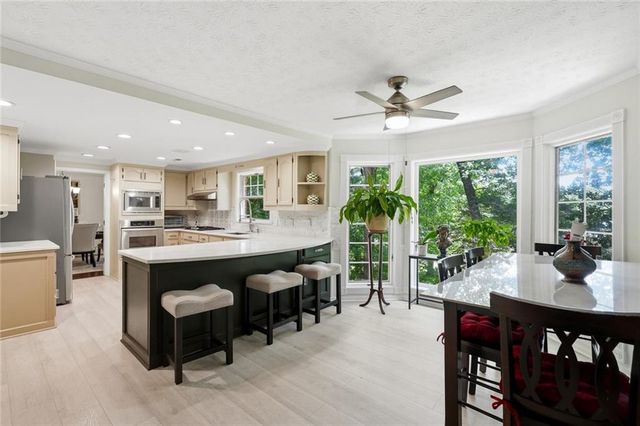 5027 Castlewood Drive SW, Lilburn, GA 30047