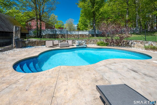 33 King Street, Danbury, CT 06811