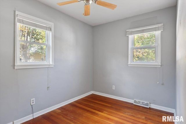 817 W ELLIOTT Avenue, Springfield, IL 62702