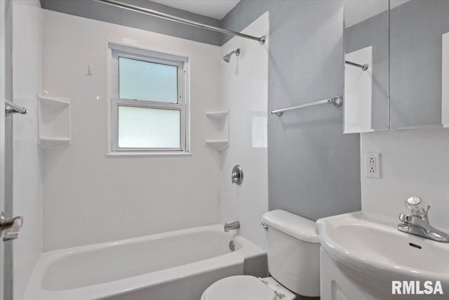 817 W ELLIOTT Avenue, Springfield, IL 62702