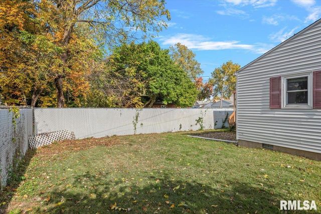 817 W ELLIOTT Avenue, Springfield, IL 62702