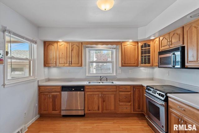 817 W ELLIOTT Avenue, Springfield, IL 62702