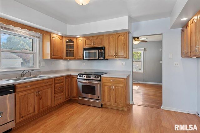 817 W ELLIOTT Avenue, Springfield, IL 62702