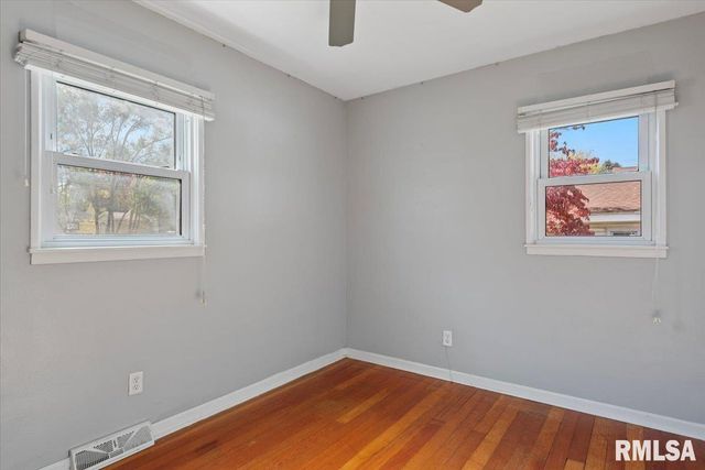 817 W ELLIOTT Avenue, Springfield, IL 62702