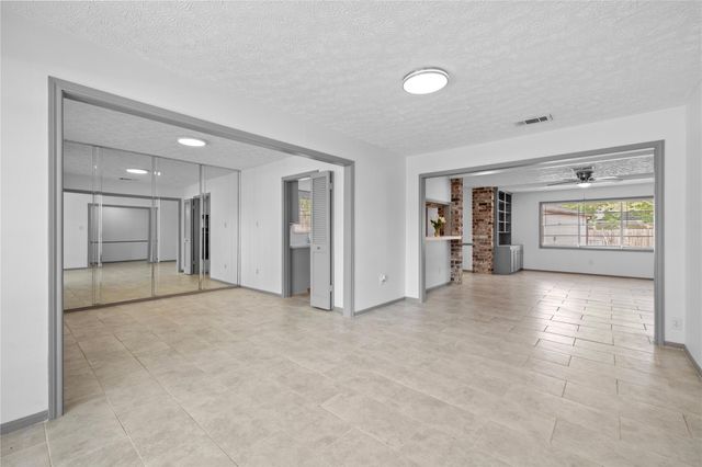 13834 Oakwood Lane, Sugar Land, TX 77498