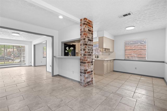 13834 Oakwood Lane, Sugar Land, TX 77498